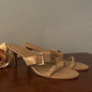 COLIN STUART GENUINE tan leather mid heel slides. Size 7.